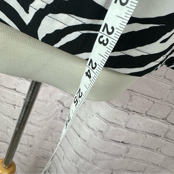 chico's zenergy activewear Womens S Zebra animal Print full zip Jacket - Picture 4 of 9